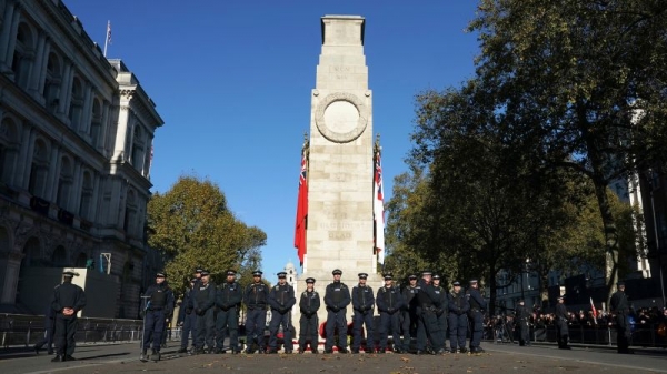Far-right protesters disrupt two minutes silence for Armistice Day in London